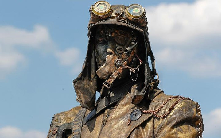 Tượng sống mang tên “Phi công Kiberg”.