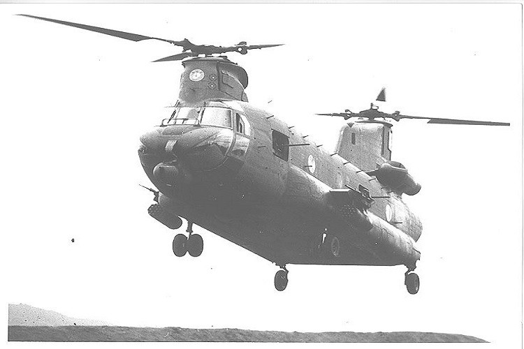 Với ACH-47A ta có thể thấy, việc đắp quá nhiều vũ khí hay giáp lên một chiếc máy bay tấn công chưa hẳn là một điều tốt và bản thân của hành động này đã ít nhiều ảnh hưởng đến kết cấu tổng thể của máy bay khiến nó mất đi khả năng cơ động vốn có của mình. Đó là chưa nói đến việc vũ khí trang bị trên ACH-47A không thực sự đáp ứng được yêu cầu của chiến trường Việt Nam vốn thay đổi theo từng ngày. Nguồn ảnh: gunsagogo.org.