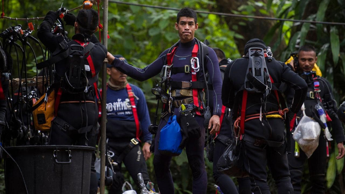 Theo nhiều chuyên gia việc lặn bên trong hang Tham Luang là một thử thách khó khăn đối với bất cứ thợ lặn chuyên nghiệp nào kể cả là đặc nhiệm hải quân. Ảnh: The Australian.
