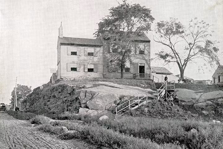 Nhà bên trong nông trang Brennan năm 1879 ở vùng đất trở thành New York (Mỹ) ngày nay.