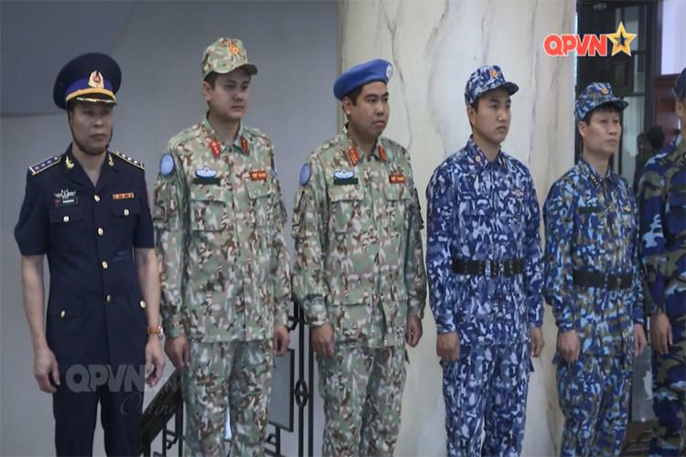 Bên cạnh đó, Cục Quân nhu còn sản xuất mẫu quân phục dã chiến mới dành cho Lực lượng Gìn giữ Hòa bình Việt Nam ở nước ngoài với màu ngụy trang sa mạc đặc trưng. Nguồn ảnh: QPVN.