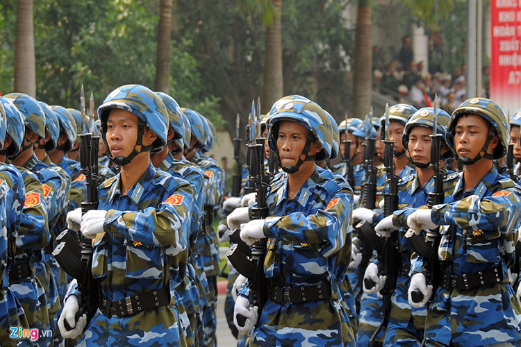 Ở các quân binh chủng khác nhau K07 cũng được phối màu cho phù hợp với yêu cầu tác chiến cho từng quân chủng như trong ảnh là Quân chủng Phòng không – Không quân với gam màu xanh dương kết hợp với xanh lá. Nguồn ảnh: Zing.