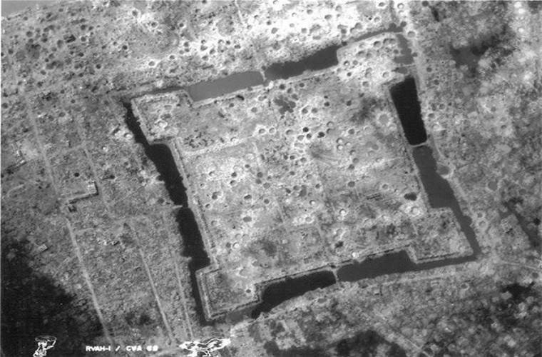 Đợt 2: Từ ngày 26-4 đến 2-6, ta tiến công tiêu diệt các cứ điểm Đông Hà, Ái Tử, La Vang, giải phóng thị xã và toàn bộ tỉnh Quảng Trị. Và đợt 3: Từ ngày 20 đến 27- 6, ta tiếp tục phát triển tiến công về Nam sông Mỹ Chánh, nhưng địch tăng cường lực lượng dự bị chiến lược, thực hiện phản kích tái chiếm Quảng Trị. Nguồn ảnh: Flickr.