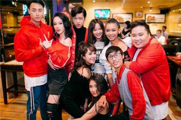 Duong tinh duyen cua bo tu “Hau due mat troi” phien ban Viet-Hinh-23