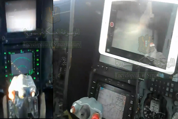 Hình ảnh chiếc iPad bên trong chiếc Su-24M2 được @Syr_Mil_Wik đăng tải, nó được đặt ngay vị trí bản đồ số trên máy bay, ở bức ảnh này ta có thể thấy các hệ thống dẫn đường và bản đồ số trên Su-24M2 Syria vẫn hoạt động bình thường nhưng không hiểu vì sao phi công vẫn sử dụng bản đồ trên iPad. Nguồn ảnh: @Syr_Mil_Wik.