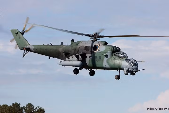 Máy bay có thể hoạt động trong đêm và điều kiện thời tiết bất lợi.