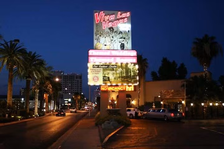 Ở Las Vegas, Mỹ có một nhà thờ chuyên cung cấp các dịch vụ cưới theo phong cách kinh dị vào những dịp thứ 6 ngày 13.