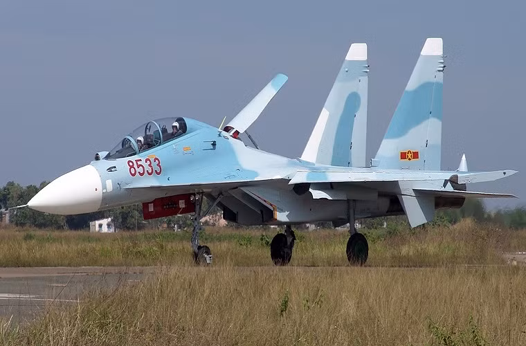 Ban đầu Su-30 được gọi là Su-27PU. Năm 1996, nó được đặt lại tên thành Su-30. Phương Tây gọi máy bay này là Flanker-C. Máy bay được xuất khẩu sang một số nước.