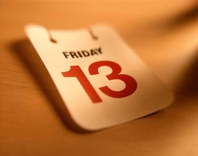 Nỗi sợ thứ 6 ngày 13 còn có hẳn một cụm từ khoa học là "paraskavedekatriaphobia” xuất phát từ tiếng Hy Lạp. Theo đó, "paraskeví" nghĩa là thứ 6 và "dekatreís" nghĩa là ngày 13.