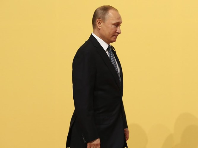 Khi đi công tác nước ngoài, lịch trình của Tổng thống Putin kín hơn ngày thường. Tuy nhiên dù ông ở đâu, mọi thứ từ các vật dụng của phòng tắm cho tới khay đựng hoa quả đều phải được thay thế.