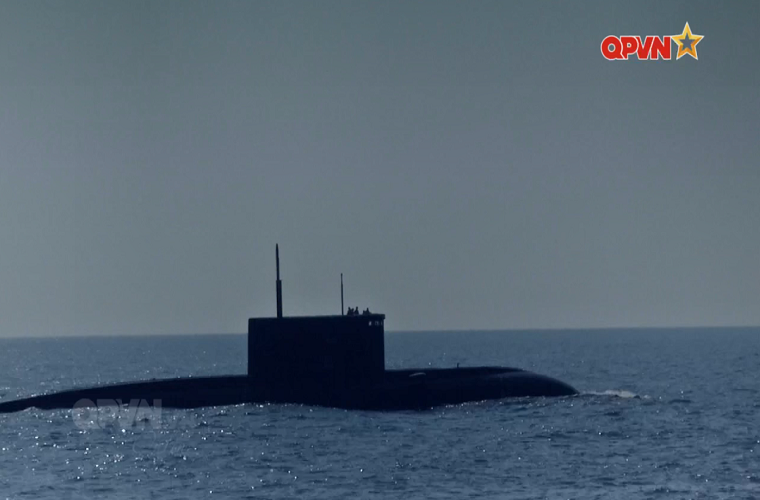 Cũng theo thống kê của Naval Analyses, Lực lượng tàu ngầm Việt Nam đang có trong biên chế 6 tàu ngầm tấn công diesel-điện lớp Kilo thuộc Đề án 636 mua từ Nga, bắt đầu được chuyển giao từ năm 2014 và hoàn tất trong cuối năm 2017. Tất cả 6 tàu ngầm Kilo trên đều được biên chế cho Lữ đoàn tàu ngầm 189 thuộc Hải quân Nhân dân Việt Nam. Nguồn ảnh: QPVN.