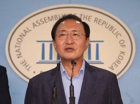 Nghị sỹ Roh Hoe-chan. Ảnh: Yonhap