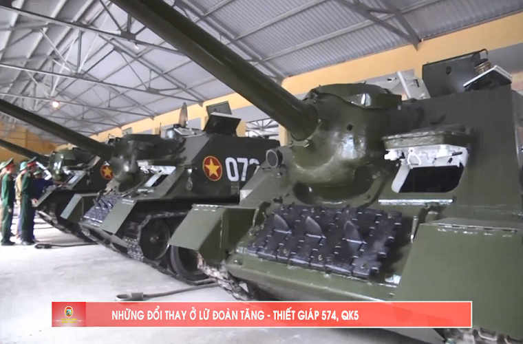 Ở thời điểm hiện tại, Việt Nam là một trong những quốc gia hiếm hoi vẫn còn biên chế pháo tự hành chống tăng SU-100 trong trang bị, thậm chí chúng ta còn bảo quản và duy tu chúng như mới sẵn sàng cho nhiệm vụ huấn luyện và sẵn sàng chiến đấu. Nguồn ảnh: Truyền hình khu 5.