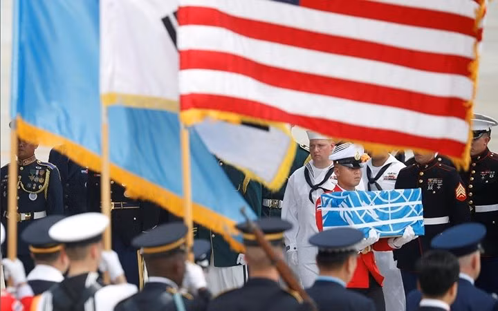 Ngày 27/7, Triều Tiên đã bàn giao 55 bộ hài cốt của binh sĩ Mỹ tử trận trong chiến tranh Triều Tiên (1950-1953) cho phía Mỹ.