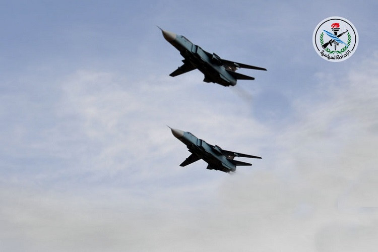 Sở dĩ nói như vậy là bởi trong giai đoạn từ năm 2015-2016 có thông tin Nga đã bí mật hỗ trợ Syria nâng cấp phi đội tiêm kích bom Su-24M2 của nước này nhưng không rõ gói nâng cấp này là gì. Trong khi đó Su-24Mk của Không quân Syria chỉ mới được nâng cấp lên Su-24M2 trong năm 2013. Nguồn ảnh: @Syr_Mil_Wik.