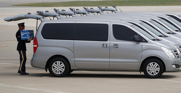 “Sau rất nhiều năm, đây sẽ là thời khắc quan trọng đối với rất nhiều gia đình. Cám ơn ông Kim Jong-un”, ông Trump viết trên Twitter cá nhân.