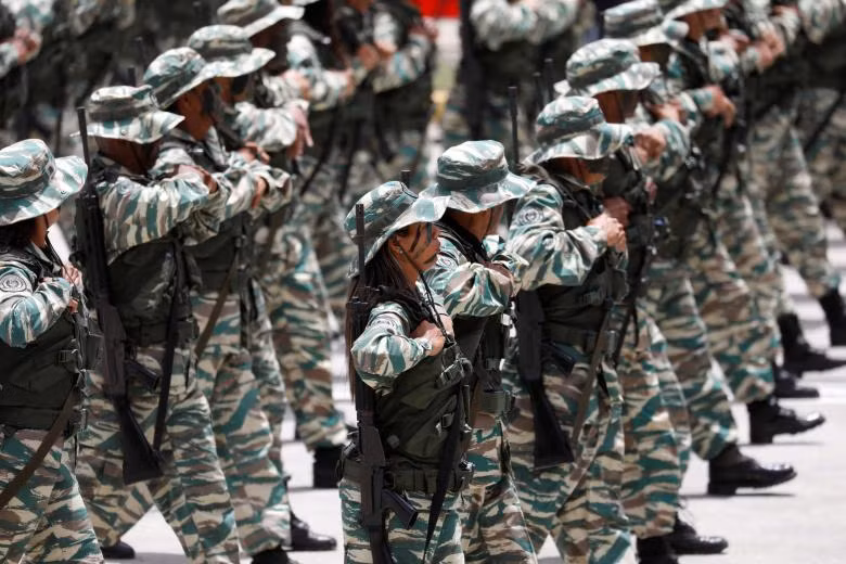 Phát biểu trong buổi diễu binh ngày 5/7, Tổng thống Maduro nói rằng can thiệp quân sự không thể là giải pháp đối với các vấn đề tại Venezuela.