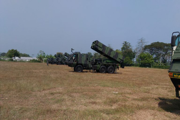 Có một điều khá bất ngờ là pháo phản lực phóng loạt Astros II lại do Brazil phát triển từ đầu những năm 1960 nhưng vẫn liên tục được nâng cấp và cải tiến kể từ đó cho tới nay. Hiện tại ở Đông Nam Á đang có khoảng 90 hệ thống phóng di động Astros II chưa bao gồm hệ thống chỉ huy tác chiến. Nguồn ảnh: Kostrad.