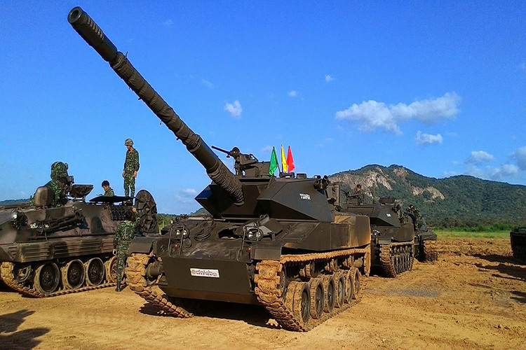 Tổng thể nhìn lại số lượng xe tăng hiện đại của Lục quân Thái Lan ở thời điểm thời điểm hiện tại chỉ vào khoảng 100 chiếc, con số này thực tế không hề nhiều nhưng hỗ trợ cho chúng là 178 chiếc M60A1/A3, 100 chiếc M48, 100 chiếc Stingray cùng số lượng không xác định Type 59-II. Điều này ít nhiều giúp Thái Lan có được lực lượng xe tăng khá toàn diện ở thời điểm hiện tại bởi mỗi dòng xe tăng của nước này có thể đảm nhận một vai trò khác nhau. Ảnh: xe tăng hạng nhẹ Stingray của Thái Lan. Nguồn ảnh: thaidefense-news.