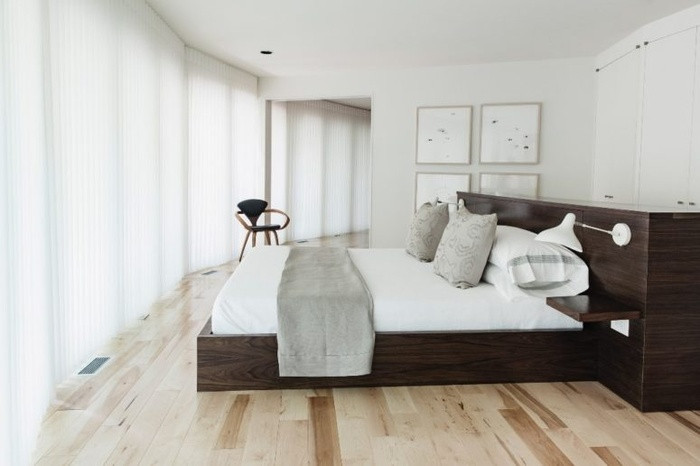 Phòng ngủ với gam màu trung tính làm chủ đạo.