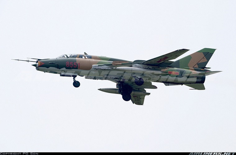 Hình ảnh chiếc Su-22U mang số hiệu 8551 của Trung đoàn Không quân 921, Sư đoàn 371, Quân chủng Phòng không - Không quân thực hiện bay huấn luyện. Nguồn ảnh: Airliners.net