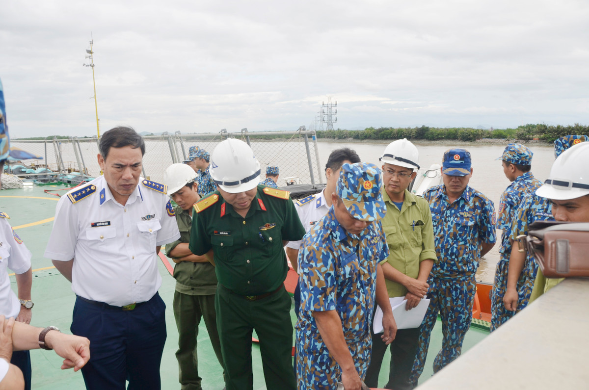 CSB Viet Nam nghiem thu san do truc thang tren tau CSB 8001