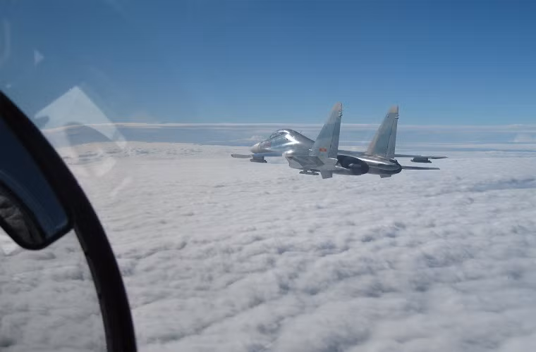 Phi cơ này có thể mang tới 8 tấn đạn dược, bao gồm tên lửa không đối không và không đối đất, bom chùm và bom dẫn đường bằng laser, cùng rocket thông thường.