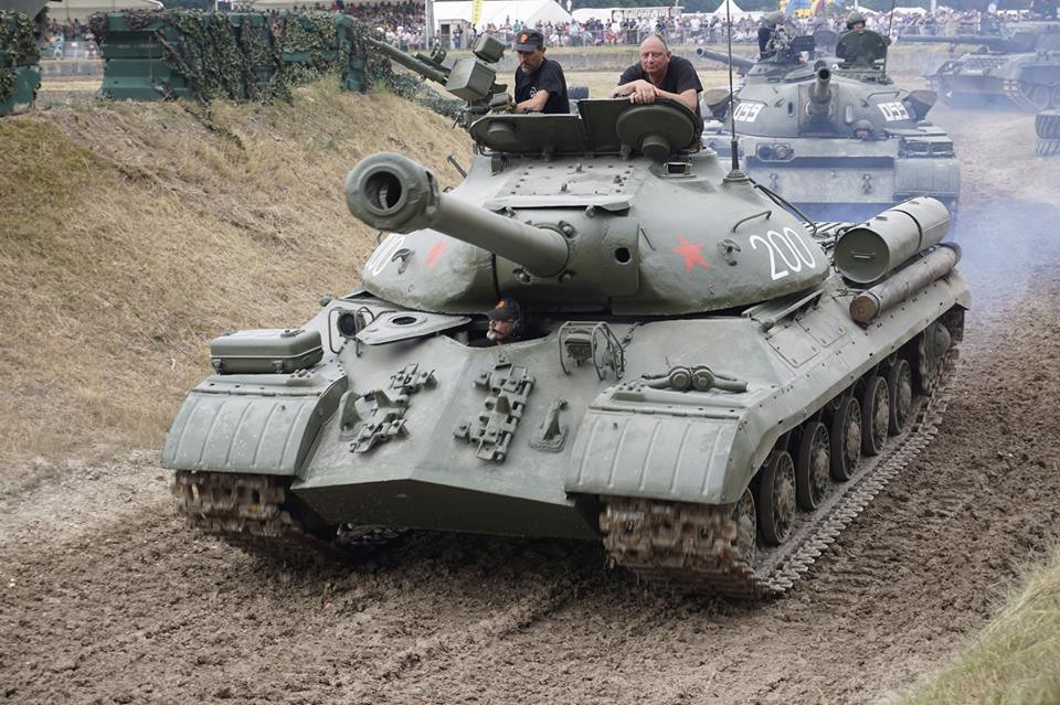 Ví dụ như chiếc xe tăng hạng nặng IS-3 này của Liên Xô vốn không còn mấy chiếc còn có thể hoạt động trên thế giới. Nguồn ảnh: Vitaly Kuzmin.