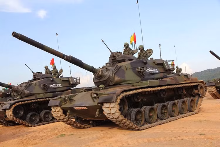 Dù vậy với số lượng VT-4 và T-84 Oplot-M hiện tại Lục quân Thái Lan vẫn phải đặt trọng trách “sống còn” lên những chiếc xe tăng M60A1/A3 của Mỹ vốn có trong biên chế lên đến 178 chiếc và đây vẫn sẽ là lực lượng tác chiến chính của Lục quân Thái Lan trong ít nhất 10 năm nữa. Nguồn ảnh: thaidefense-news.