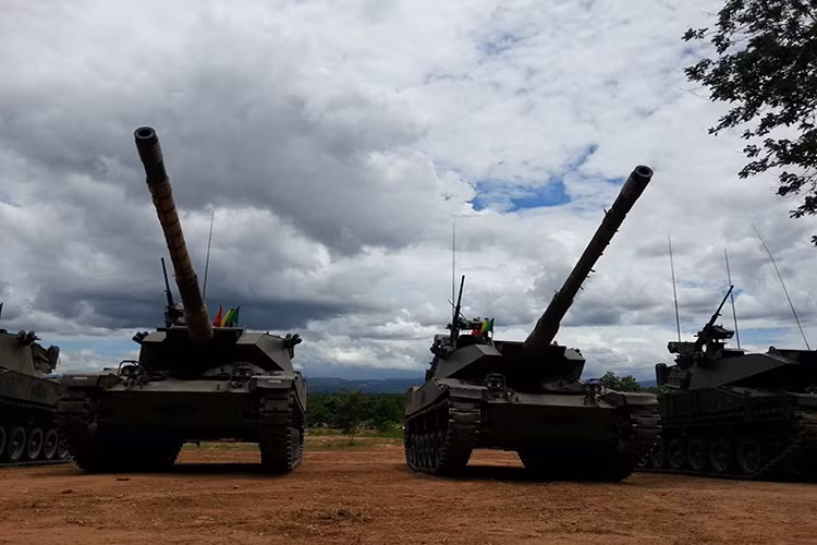 Nếu so sánh với các nước trong khu vực lực lượng xe tăng Thái Lan có phần nhỉnh hơn một số nước về mặt quân số nhưng họ lại thiếu kinh nghiệm tác chiến. Tuy vậy thực lực xe tăng Thái Lan cũng không thể xem thường khi họ đang từng ngày hoàn thiện lực lượng xe tăng của mình theo hướng hiện đại, cơ động và tinh nhuệ. Nguồn ảnh: thaidefense-news