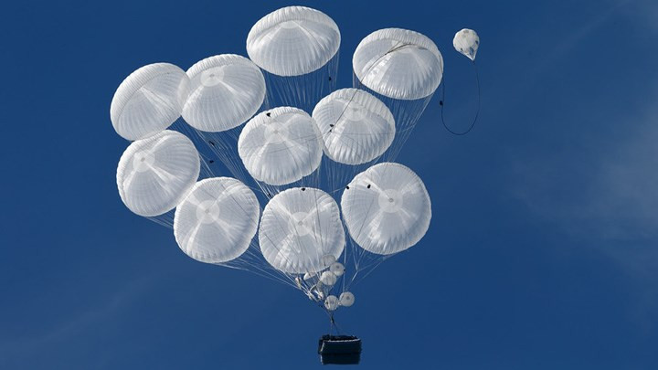 Tư lệnh không quân vận tải Nga, Tướng Vladimir Benediktov cho biết: “Cuộc diễn tập đã diễn ra suôn sẻ. Việc thả chiếc xe thiết giáp BTR-MDM (APC) kèm cả kíp lái từ trên máy bay là một sự kiện lịch sử”.