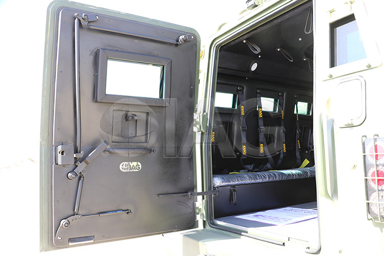 Động cơ có 2 sự lựa chọn tùy theo yêu cầu khách hàng, đó là loại diesel V8 dung tích 6,7 lít và hoặc động cơ xăng V10 6,8 lít. Hộp số đi kèm là loại 5 hoặc 6 cấp. Cho phép IAG Guardian di chuyển trên nhiều loại địa hình với vận tốc từ 80-100km/h với tầm hoạt động 800km. Nguồn ảnh: IAG.