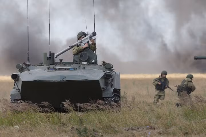 Hơn 200 xe thiết giáp và 2.500 người tham gia cuộc diễn tập chung này.