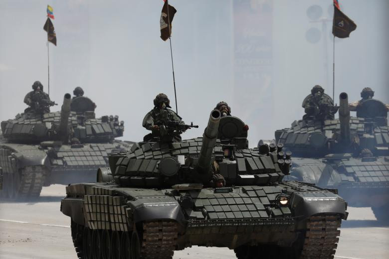 Đội xe thiết giáp dự sự kiện ngày 5/7.