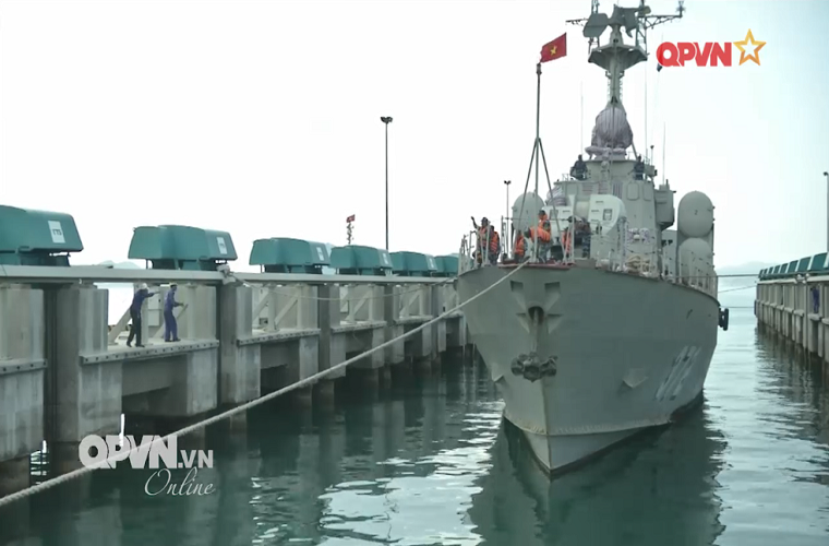 Chính vì vậy, không chỉ làm chủ và sử dụng hiệu quả các tàu ngầm Kilo được trang bị, hiện tại Việt Nam còn đang tiến tới việc tự bảo dưỡng và sửa chữa nhỏ đối với các tàu ngầm có trong biên chế thông qua công nghệ được chuyển giao từ các đối tác nước ngoài. Góp phần đáng kể vào việc duy trì sức mạnh lực lượng tác chiến đặc biệt này. Nguồn ảnh: QPVN.