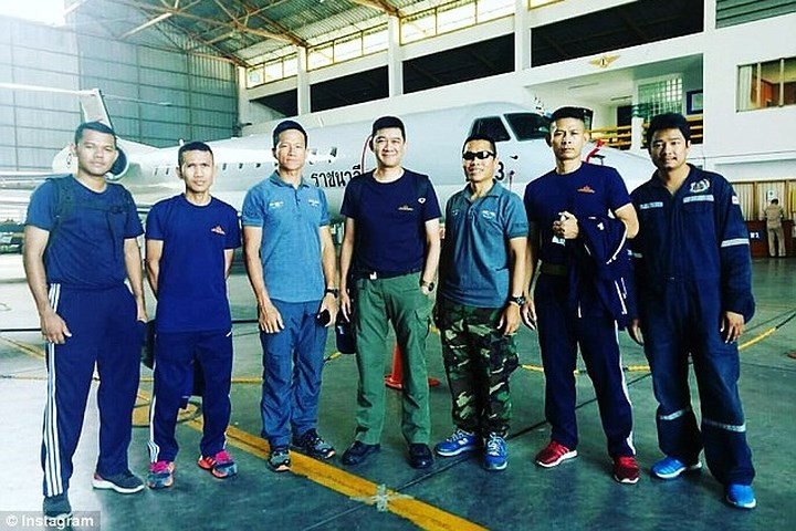 Hình ảnh Kunan bên các đồng đội trong lực lượng SEAL của hải quân Thái Lan.