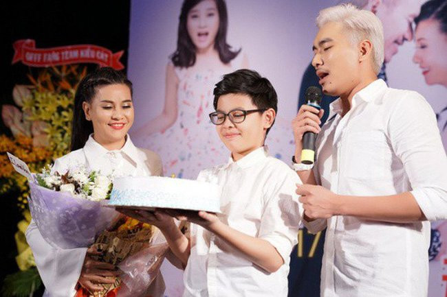 Con trai ruot cua Cat Phuong bi ban be trong lop xa lanh, treu choc la 