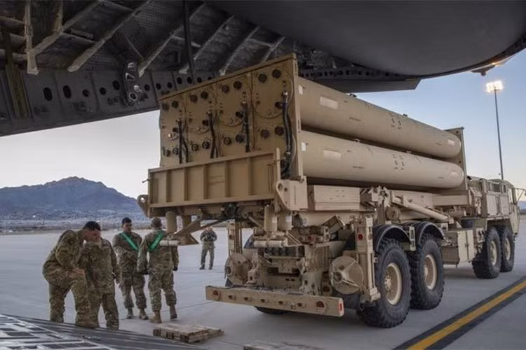 Các nguồn tin quân sự cũng cho biết, họ cũng chuyển cả các khí tài hiện đại torng đó có các hệ thống phòng thủ tới các căn cứ nước này tại Trung Đông.