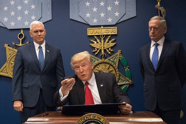 Tuy nhiên hôm 4/1, Tổng thống Mỹ Donald Trump tuyên bố Mỹ đã đưa vào tầm ngắm 52 địa điểm của Iran mà nước này sẽ không kích trong trường hợp Iran tấn công bất cứ công dân hoặc tài sản nào của Mỹ để đáp trả vụ Washington sát hại tư lệnh quân đội Iran Qassem Soleimani ở Iraq.