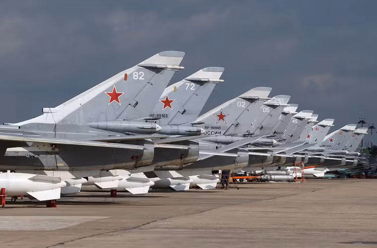 Lưu ý rằng, hiện Không quân Nga có trong trang bị 280 máy bay chiến đấu Su-24 nhưng trong đó chỉ có 40 chiếc Su-24M2. Cho nên việc triển khai đến 12 chiếc Su-24M2 thực sự gây bất ngờ về sự “chịu chơi” trong cuộc chiến chống phiến quân IS của Nga.