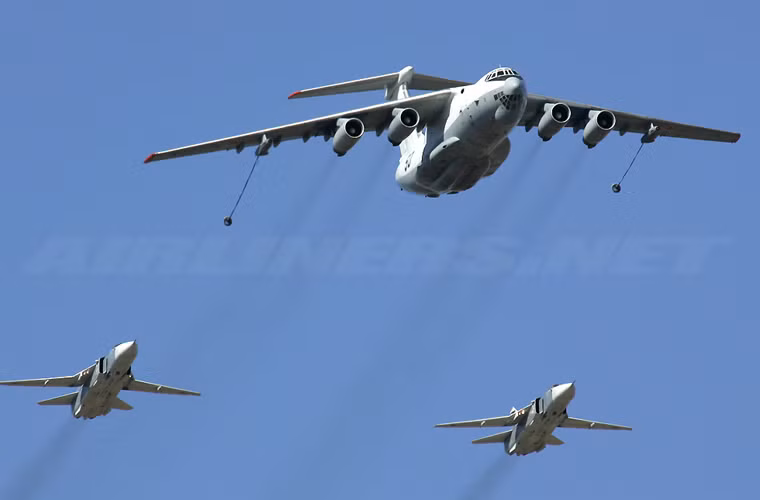 Bán kính tác chiến của Su-24M2 có thể đạt tầm bay xa hơn với việc được tiếp nhiên liệu trên không.