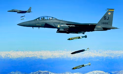 Máy bay F-15 Mỹ ném bom thông minh. Ảnh minh họa