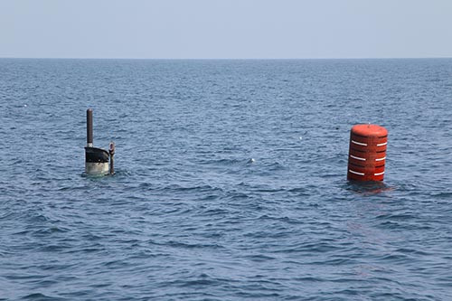 Hải quân Malaysia đã mua hai tàu ngầm lớp Scorpene mang tên KD Tunku Abdul Rahman và KD Tun Abdul Razak. Đặc điểm nổi bật trên lớp tàu này là trang bị động cơ đẩy không khí độc lập AIP đem lại khả năng hoạt động dưới mặt nước lâu hơn các tàu ngầm thông thường. Hỏa lực của lớp tàu này gồm 6 ống phóng ngư lôi 533mm với 18 quả ngư lôi hạng nặng Black Shark và tên lửa hành trình SM.39 Exocet.