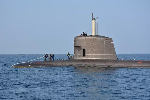 Ảnh tàu ngầm KD Tunku Abdul Rahman trước khi tiến hành thử nghiệm lặn trên biển.