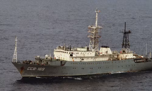 Tàu trinh sát Vasiliy Tatischev (SSV-231) có lượng giãn nước 3.470 tấn, dài 94,4m, rộng 14,6m,, thủy thủ đoàn 146 người. Trong ảnh là chiếc SSV-169 Tavriya cùng loại với SSV-231 Vasiliy Tatischev.