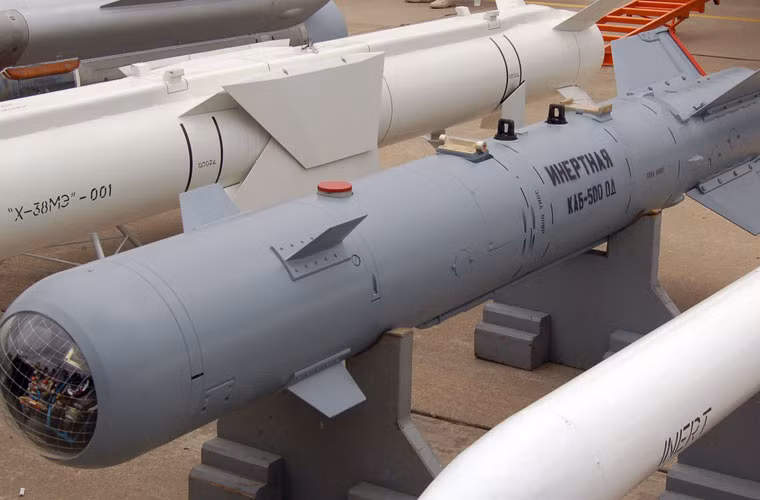 KAB-500-OD (trọng lượng 370kg, thuốc nổ 140kg) được thiết kế để tiêu diệt các mục tiêu mặt đất như các công trình quân sự, bộ binh địch ẩn núp trên núi...