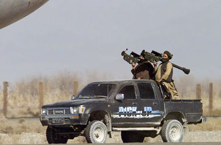 Đặc biệt, IS được cho là đã có trong tay các tổ hợp tên lửa vác vai FIM-92 Stinger do Mỹ sản xuất, có khả năng hạ mục tiêu ở tầm bắn đến 8km.