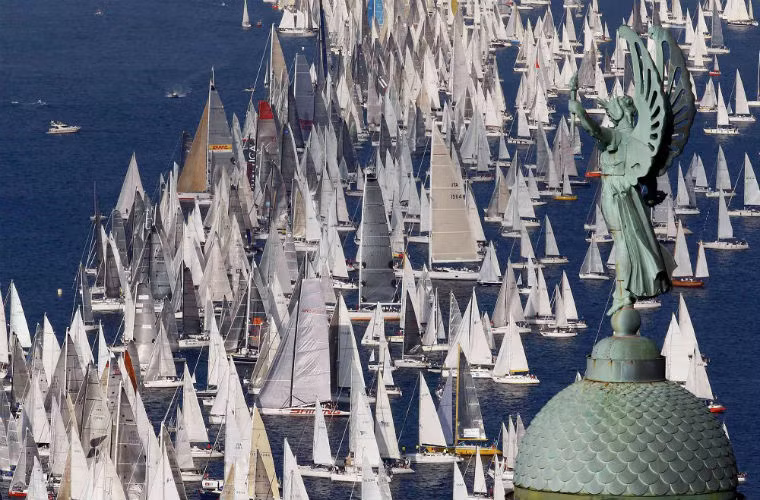 Lễ hội chèo thuyền ở vịnh Trieste, Barcelona.