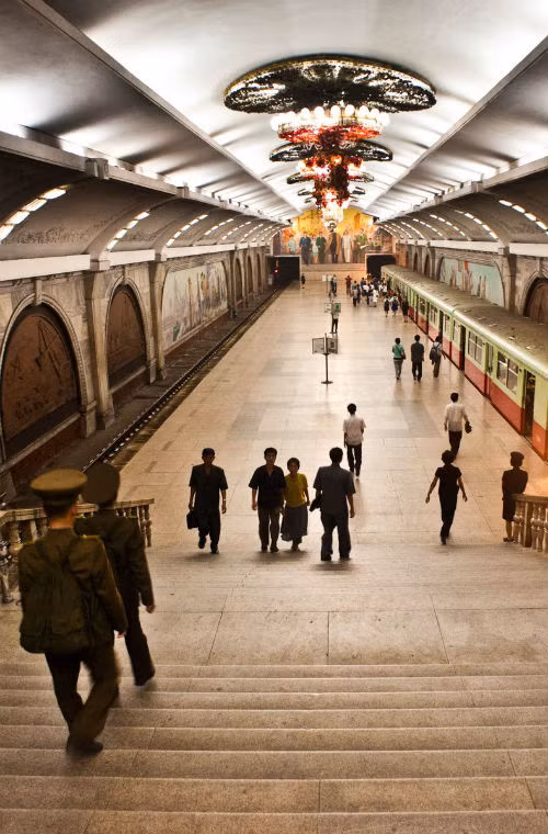 Cận cảnh ga tàu điện ngầm hiện đại của Bình Nhưỡng.