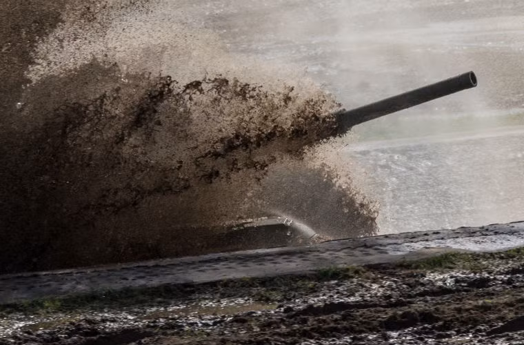 Xe tăng T-90A biểu diễn trong diễn đàn Công nghệ trong Động cơ khu vực Moscow lần thứ 2.